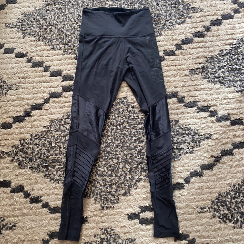 Rigged Metallic Workout Leggings